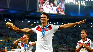 Hummels Futbola Veda Ediyor!