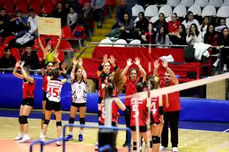 Belediye Voleybol Takımı Tarihi Geri Dönüşle Kazandı!