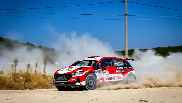 Kazaz, Eskişehir Rallisi'nde Şampiyonluk Liderliğini Korudu
