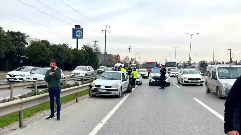 Kocaeli'de 3 Yaralı Trafik Kazası